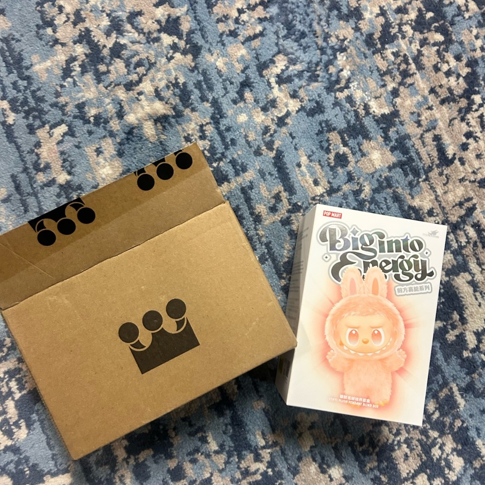 *UNOPENED* Brand New Popmart Big Into Energy Labubu Plush Pendant